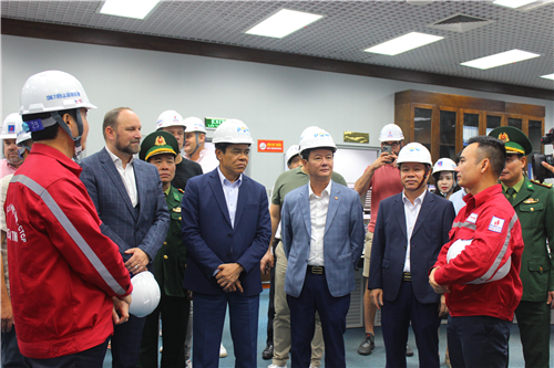 Ban QL KKT tỉnh Hà Tĩnh cùng đoàn công tác đến tham quan tại Nhà máy