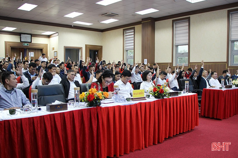 Các đại biểu biểu quyết thông qua Nghị quyết Đại hội. bqbht_br_img-5563.jpg