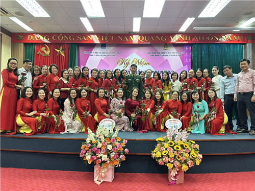 Nữ CBCNV-NLĐ PVP Hà Tĩnh hưởng ứng “Tuần lễ áo dài” và kỷ niệm 114 năm ngày Quốc tế Phụ nữ (8/3/1910 - 8/3/2024) 